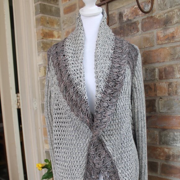 Cabi Long Waterflow Knit Cotton Heavy Sweater Gray Whites Beautiful Knitwork. - Picture 11 of 11